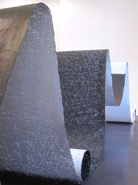 Mouvement d’archipels, 114x700cm , encre de chine et trouées sur papier, 2011/2014