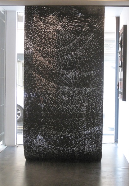 Noir de chrome, 380x110 cm, fusain sur papier, 2014